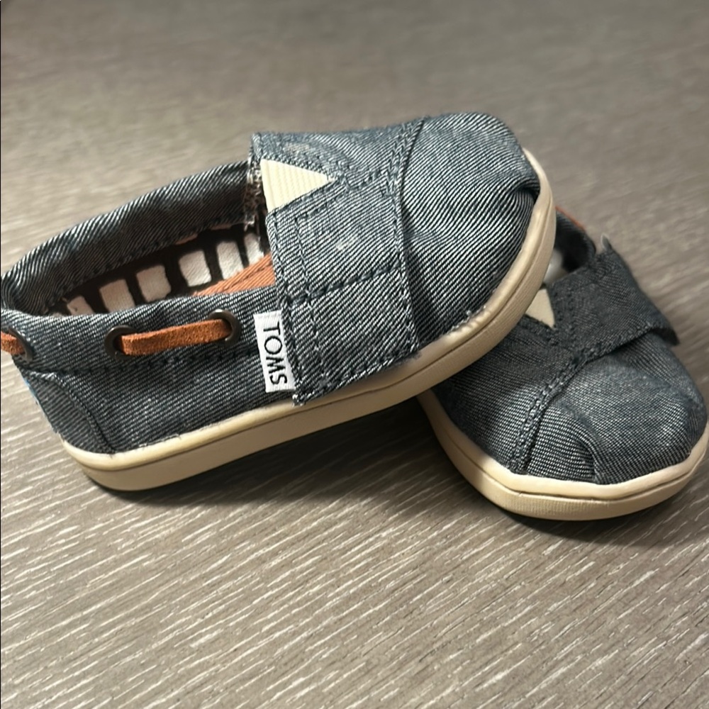 Toms Blue and Tan Moccasins with‎ Elastic Slip-On Design